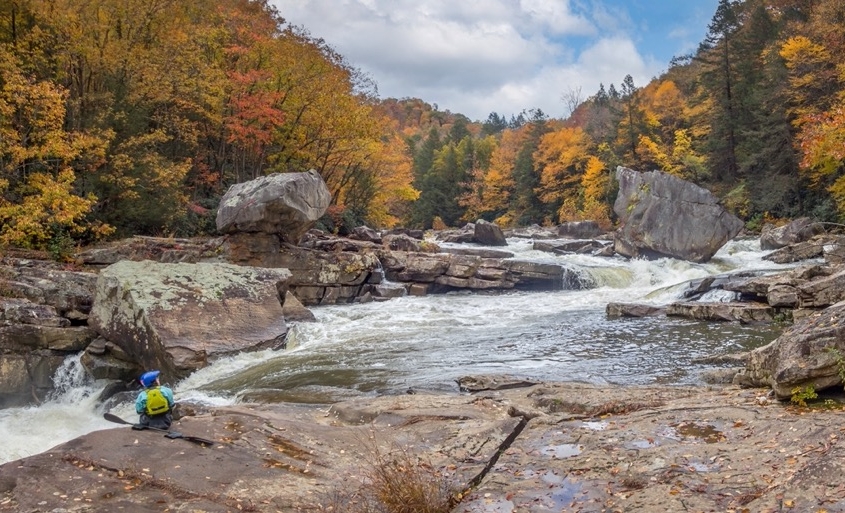 10-22-23 Taking in the Fall color scenery, during the Big Splat rapid portage. Lower Big Sandy, WV Photo by Jeff Macklin